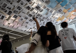 인기 드라마 속 사랑의 순간...'러브 챕터' 전시회