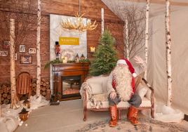 '핀란드 산타'와 기념촬영...워커힐 '2025 산타 키즈 빌리지'